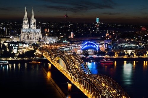 cologne-1846338_640