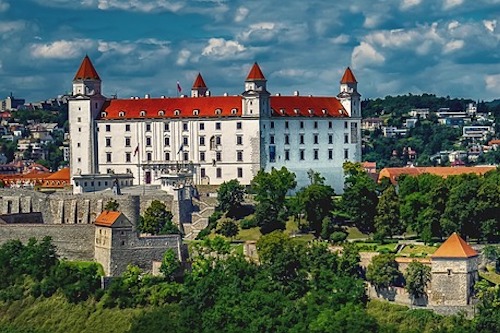 bratislava-1905408_640