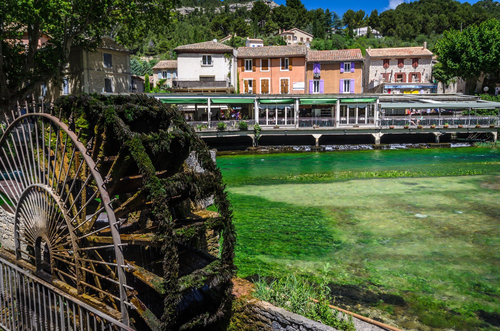 visiter-fontaine-de-vaucluse.jpg__2000x1325_q85_crop_subsampling-2