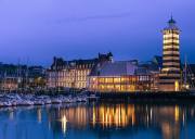 【穷游海滩-多维尔&特鲁维尔1日】一起去逛海边的城市多维尔Deauville，低调奢华地玩耍、欣赏莫奈名画海岸实景！