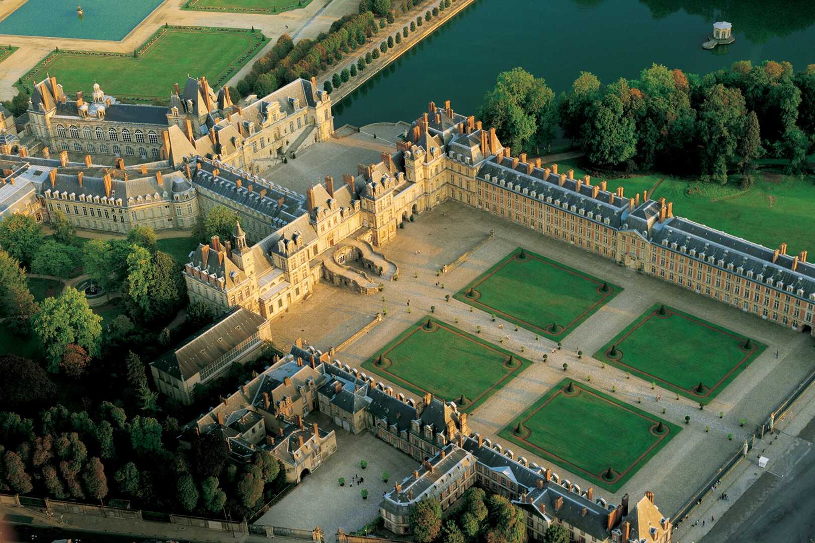 vue-aerienne-chateau-de-fontainebleau