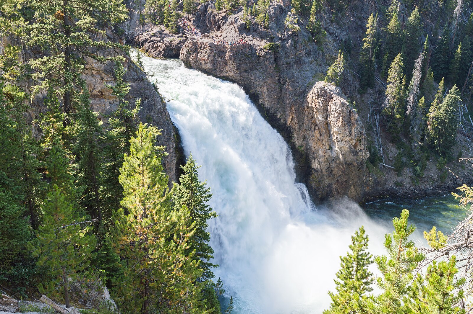Upper_Falls_of_the_Yellowstone_River,_Yellowstone_(2)